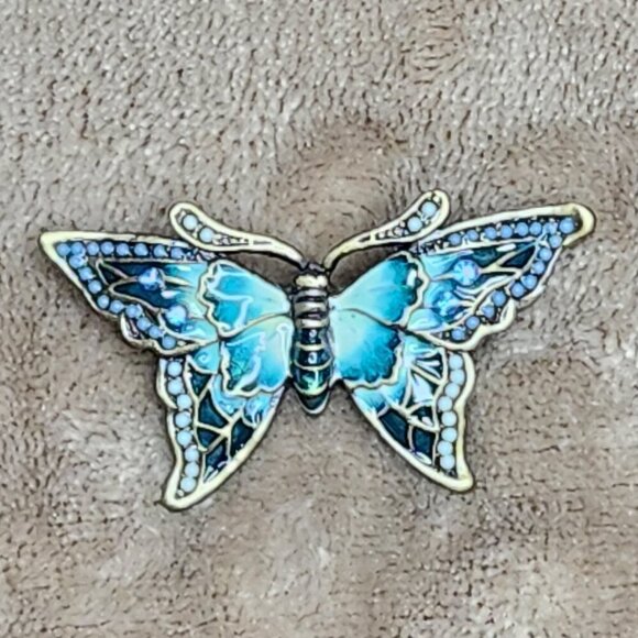 Butterfly Lapel Pin - Picture 1 of 3
